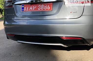 Седан Tesla Model S 2013 в Ровно