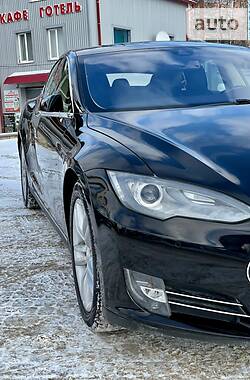 Хэтчбек Tesla Model S 2015 в Тернополе