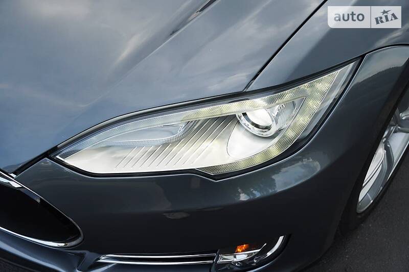 Седан Tesla Model S 2013 в Киеве