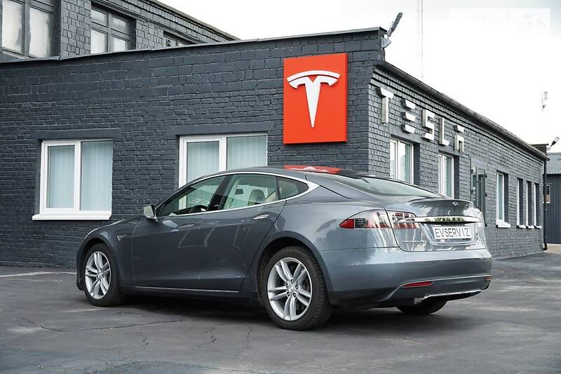 Седан Tesla Model S 2013 в Киеве