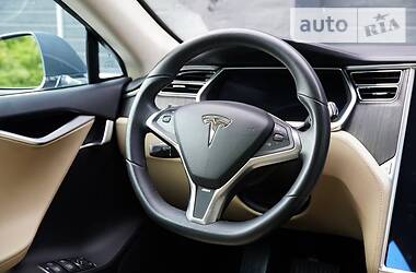 Седан Tesla Model S 2013 в Києві