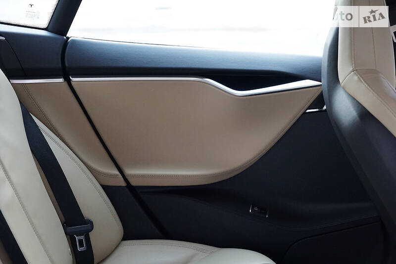 Седан Tesla Model S 2013 в Киеве