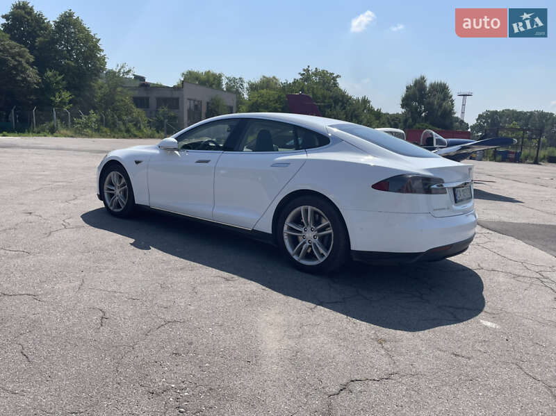 Лифтбек Tesla Model S 2015 в Черкассах