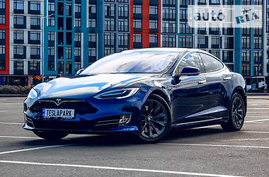 Хетчбек Tesla Model S 2018 в Києві