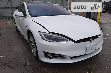 Лифтбек Tesla Model S 2016 в 
