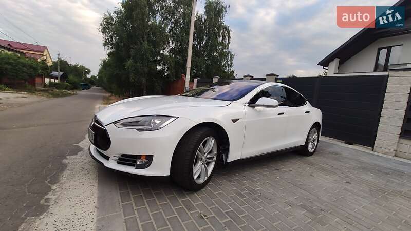 Ліфтбек Tesla Model S 2014 в Харкові фото 6 Ліфтбек Tesla Model S 2014 в Харкові
