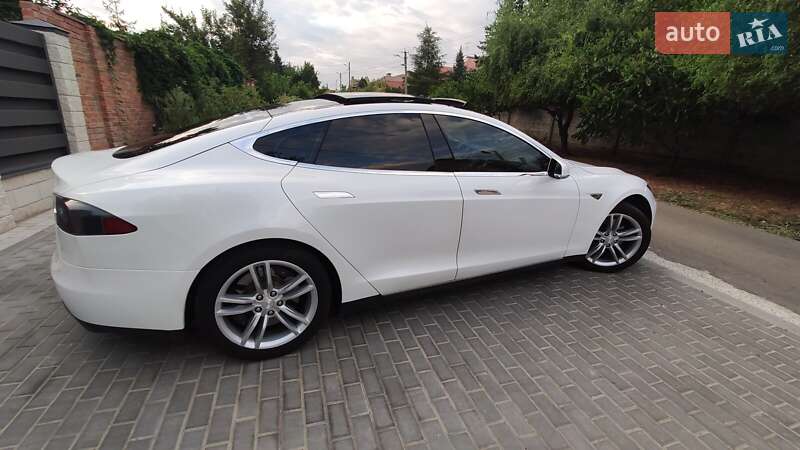 Ліфтбек Tesla Model S 2014 в Харкові фото 14 Ліфтбек Tesla Model S 2014 в Харкові