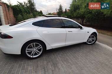 Лифтбек Tesla Model S 2014 в 