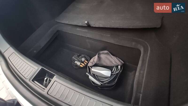 Ліфтбек Tesla Model S 2014 в Харкові фото 15 Ліфтбек Tesla Model S 2014 в Харкові