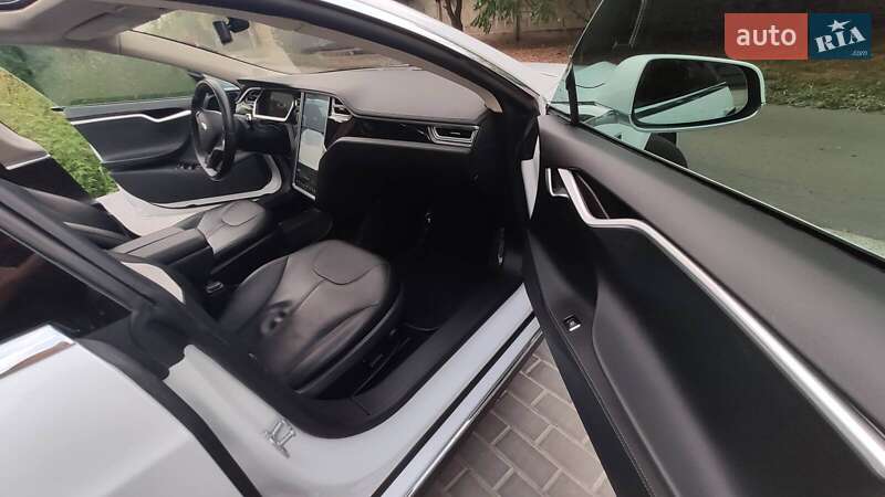 Ліфтбек Tesla Model S 2014 в Харкові фото 12 Ліфтбек Tesla Model S 2014 в Харкові