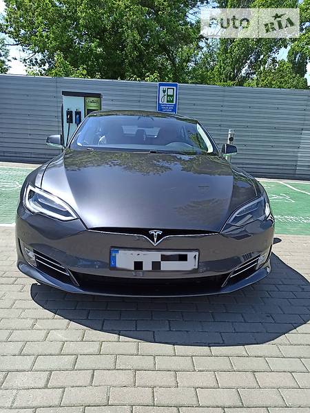 Седан Tesla Model S 2018 в Києві