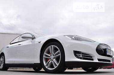 Хэтчбек Tesla Model S 2015 в Броварах