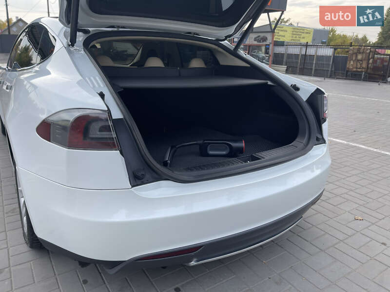 Лифтбек Tesla Model S 2013 в Днепре