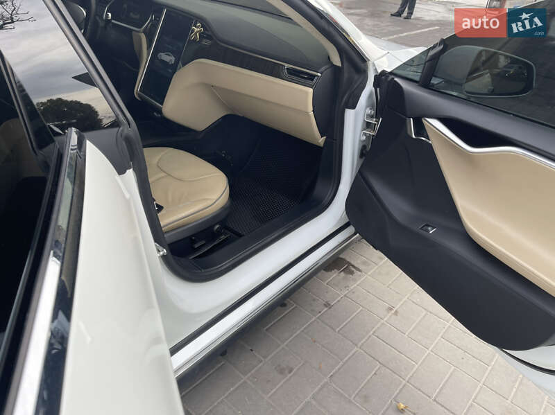Лифтбек Tesla Model S 2013 в Днепре