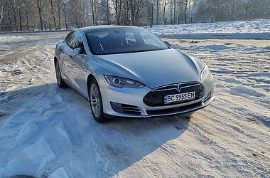 Лифтбек Tesla Model S 2015 в 