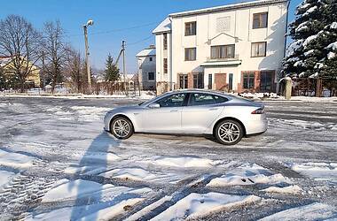 Лифтбек Tesla Model S 2015 в 