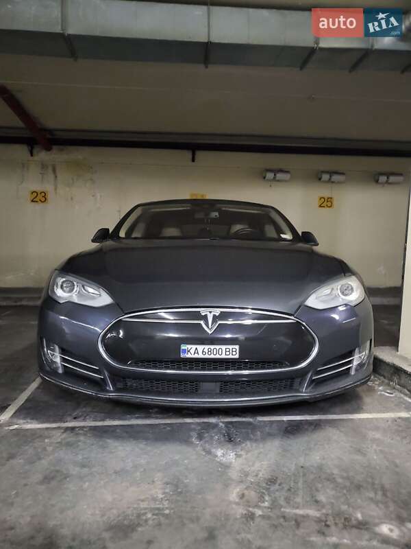 Лифтбек Tesla Model S 2015 в Киеве фото 6 Лифтбек Tesla Model S 2015 в Киеве
