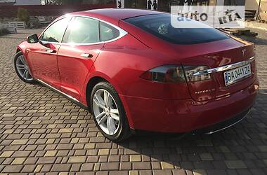 Лифтбек Tesla Model S 2016 в Саврани