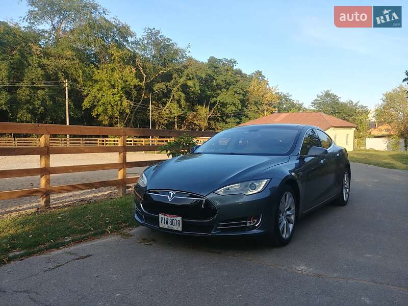 Ліфтбек Tesla Model S 2014 в Києві