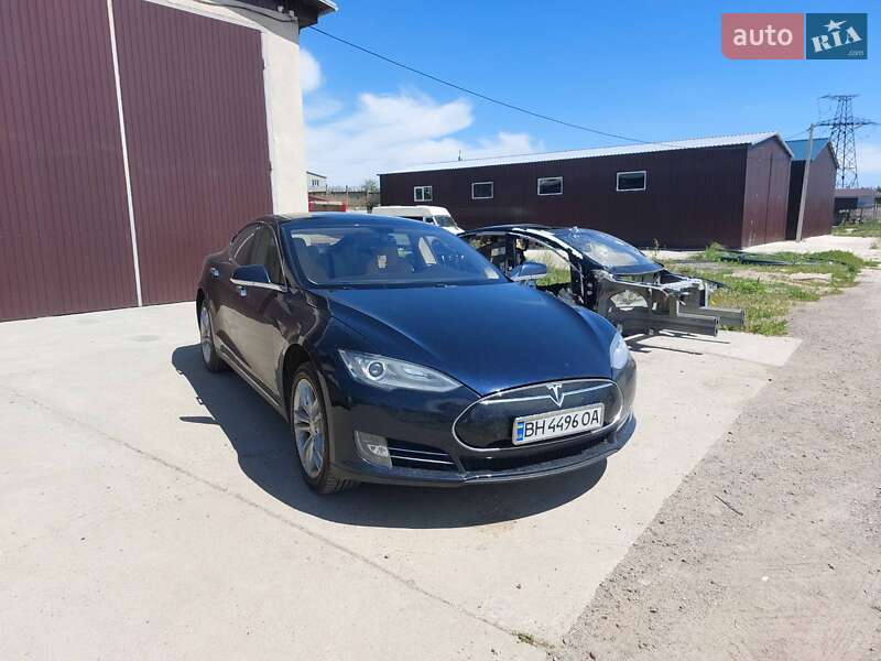 Tesla Model S 2014