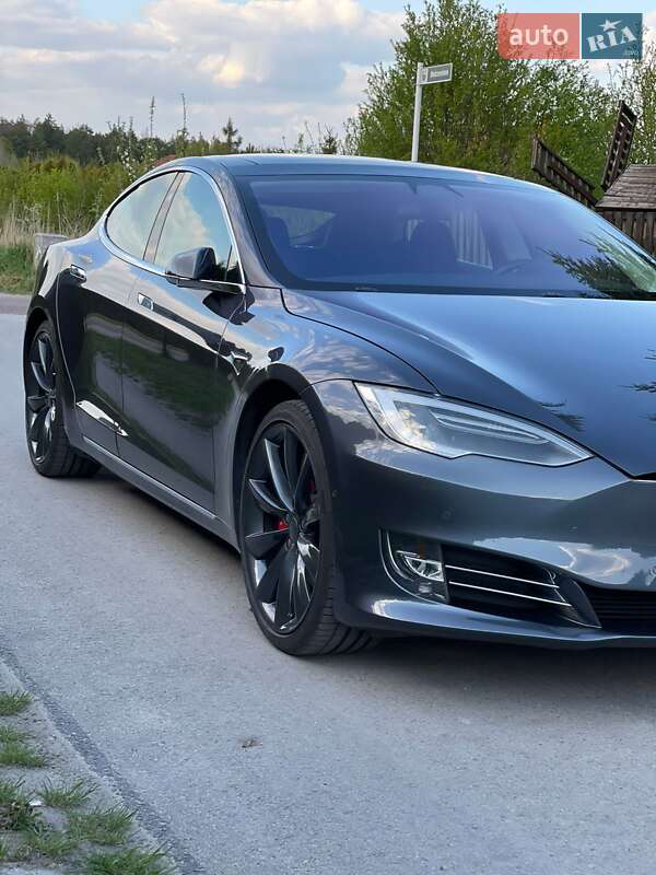 Седан Tesla Model S 2018 в Луцке