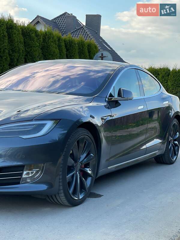 Седан Tesla Model S 2018 в Луцьку