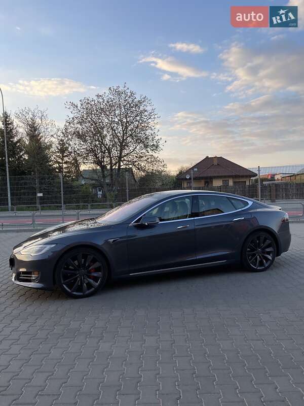 Седан Tesla Model S 2018 в Луцке