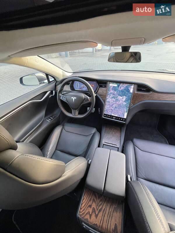 Седан Tesla Model S 2018 в Луцке