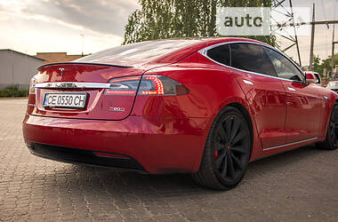 Лифтбек Tesla Model S 2016 в Черновцах