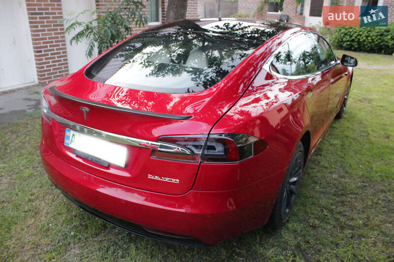 Хэтчбек Tesla Model S 2019 в Киеве