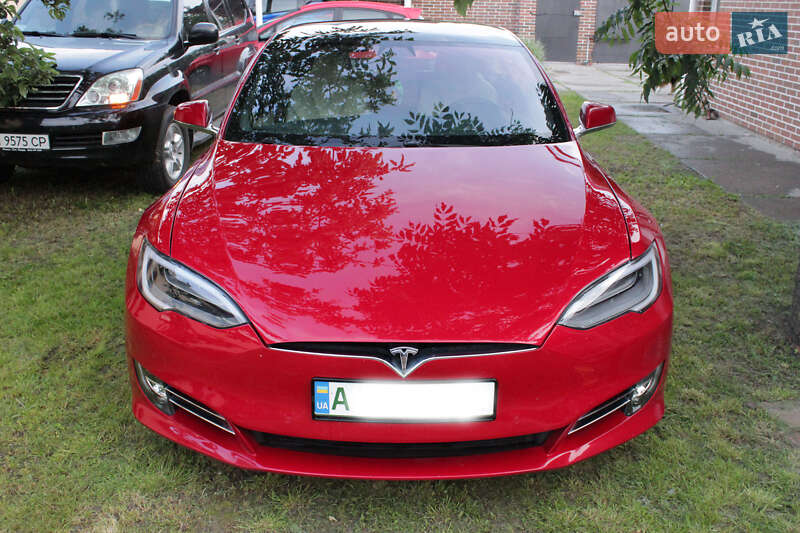 Хэтчбек Tesla Model S 2019 в Киеве