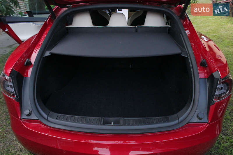 Хэтчбек Tesla Model S 2019 в Киеве