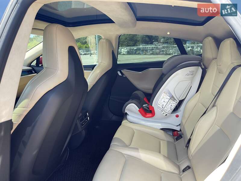 Лифтбек Tesla Model S 2014 в Черновцах
