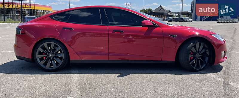 Лифтбек Tesla Model S 2014 в Черновцах