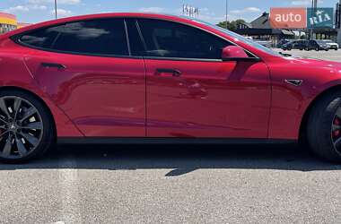 Лифтбек Tesla Model S 2014 в 