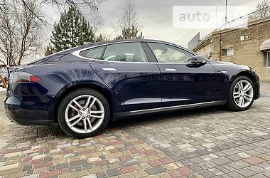 Хэтчбек Tesla Model S 2015 в Днепре