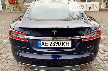 Хэтчбек Tesla Model S 2015 в Днепре