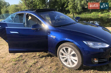 Лифтбек Tesla Model S 2016 в Киеве