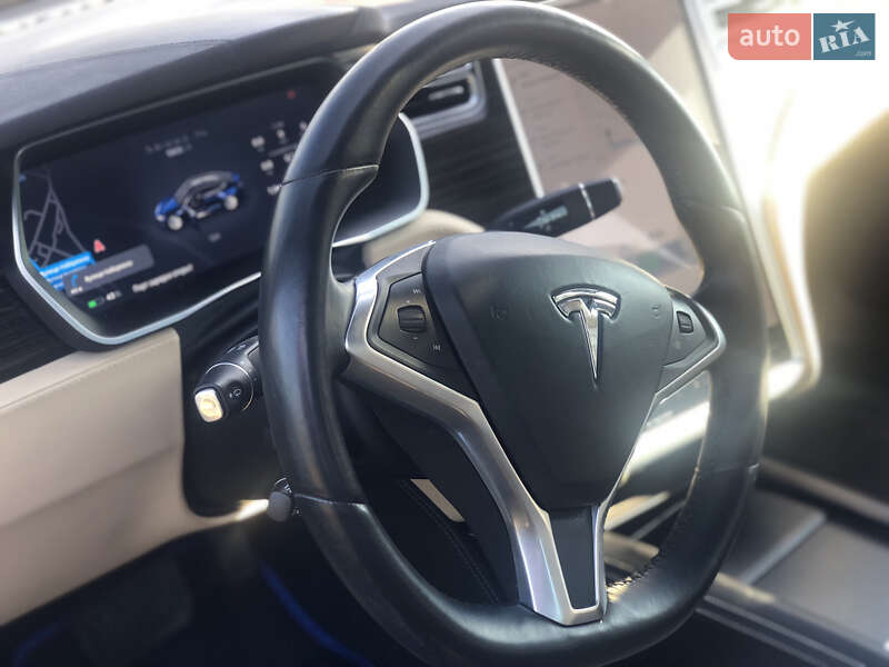 Лифтбек Tesla Model S 2016 в Киеве