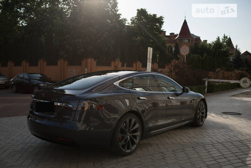 Ліфтбек Tesla Model S 2018 в Києві