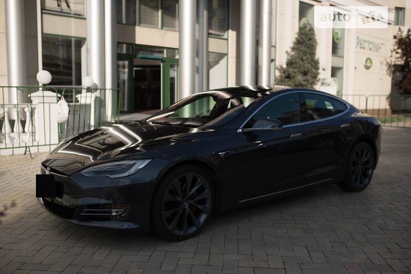 Ліфтбек Tesla Model S 2018 в Києві