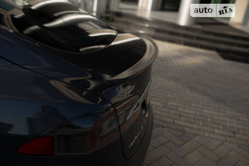 Ліфтбек Tesla Model S 2018 в Києві