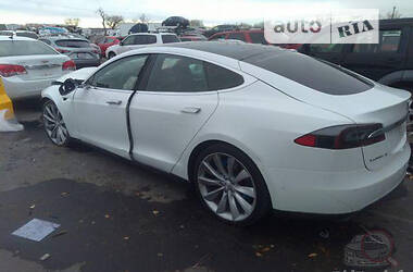 Лифтбек Tesla Model S 2015 в Киеве