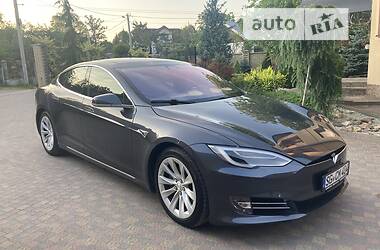 Хэтчбек Tesla Model S 2017 в Львове