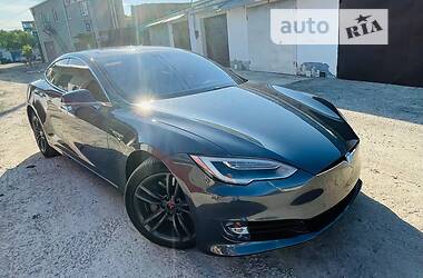 Лифтбек Tesla Model S 2016 в Харькове