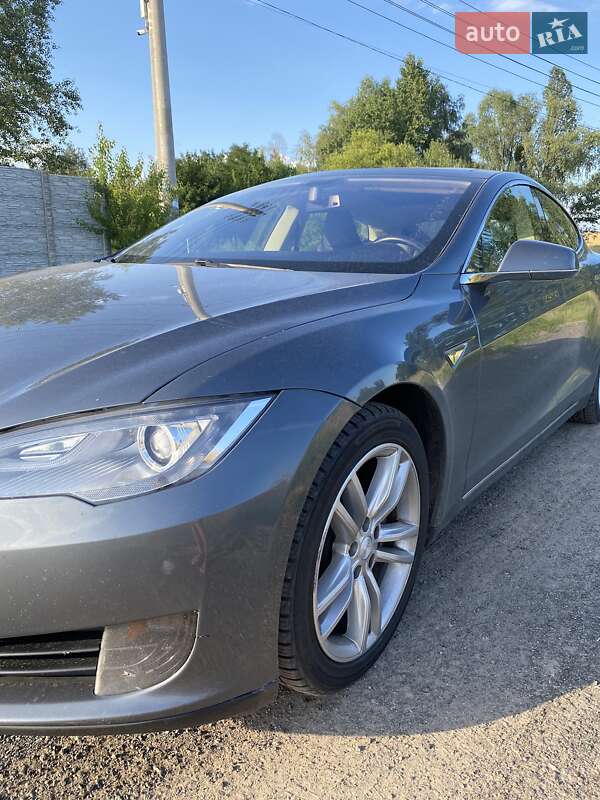 Ліфтбек Tesla Model S 2013 в Києві