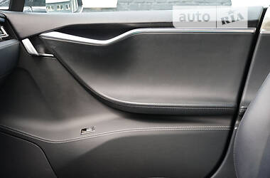 Лифтбек Tesla Model S 2014 в 