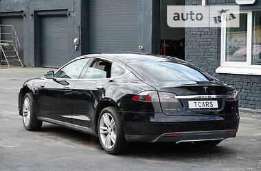 Лифтбек Tesla Model S 2014 в 