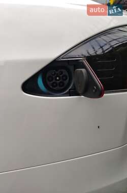 Лифтбек Tesla Model S 2017 в 