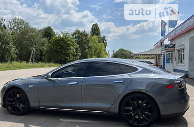 Лифтбек Tesla Model S 2014 в Яготине